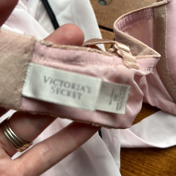 Lingerie bundle. In great condition. - Picture 3 of 5